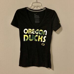 Nike Women’s Slim Fit Oregon Ducks T-Shirt Gray Short Sleeve V-Neck Medium